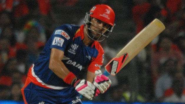 Delhi-Daredevils-batsman-Yuvraj-Singh-in-action121